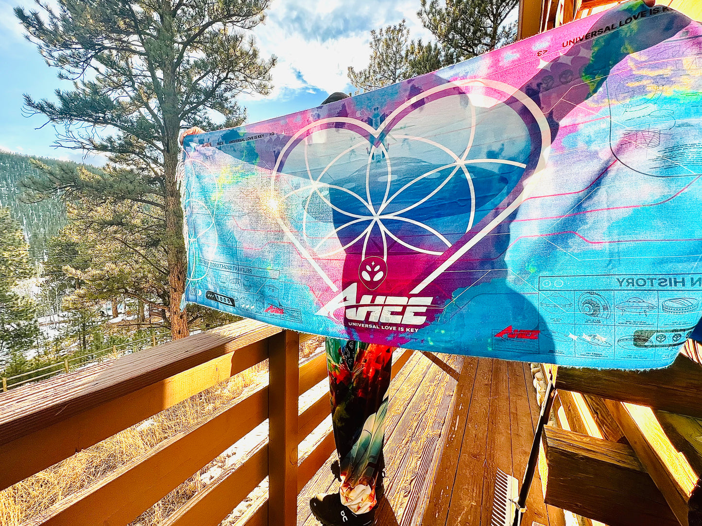 Ahee pashmina shown with bright light