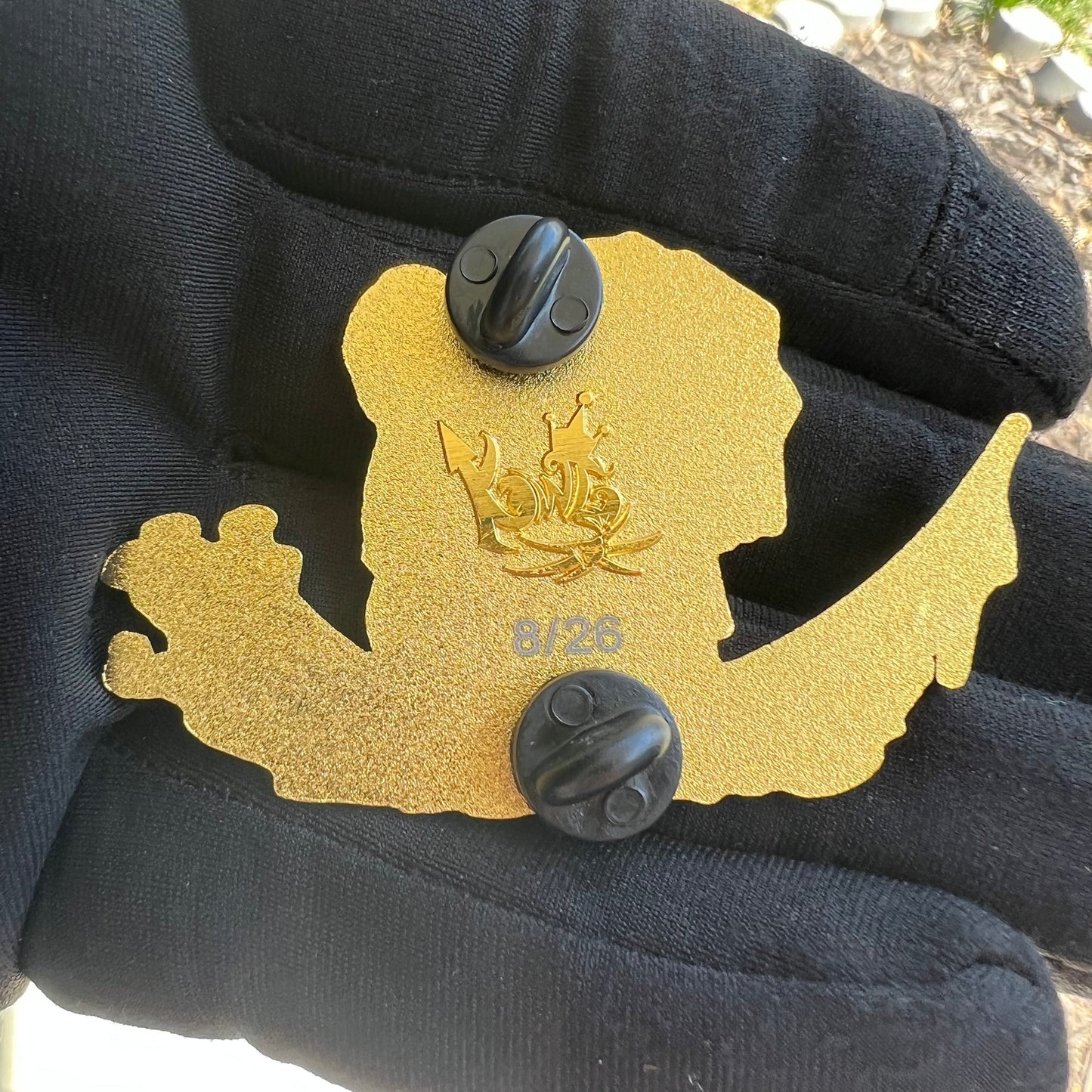 Kingdesigns26 serpent pins featuring intricate design and metallic finish, perfect for accessorizing clothing or bags.