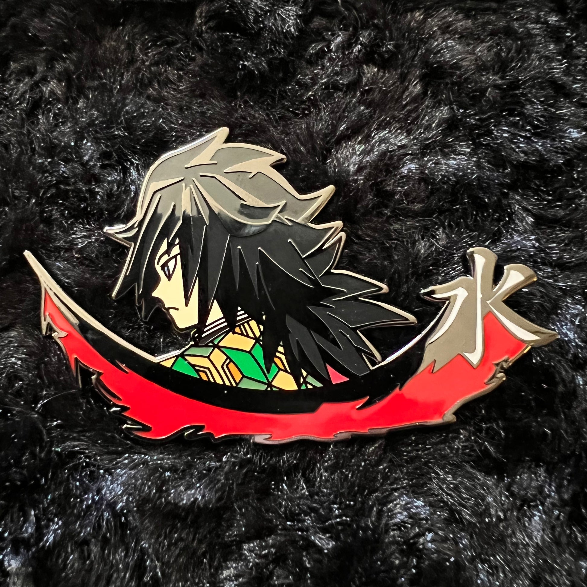 Kingdesigns26 water pins featuring a clear, glossy water droplet design on a metal pin back for accessories or collectibles.